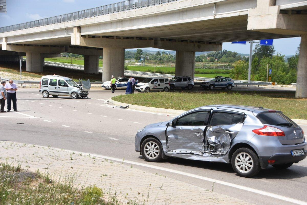 Sinop’ta 2 araç çarpıştı: 2 yaralı