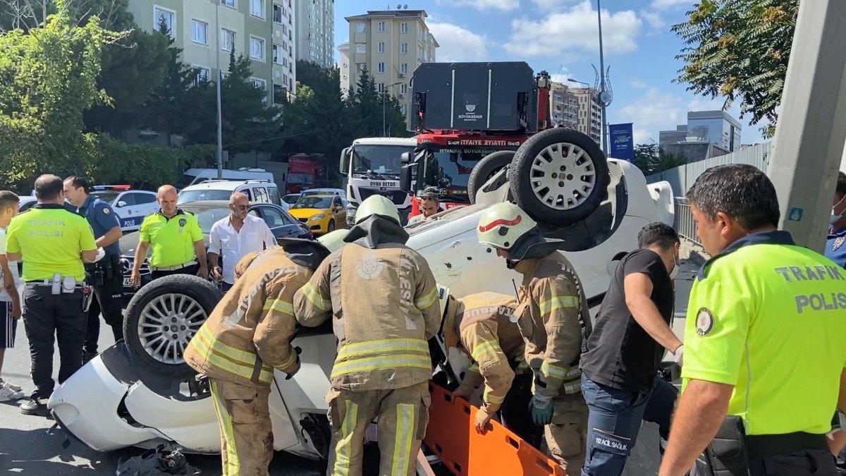 Kağıthane'de kontrolden çıkan otomobil takla attı