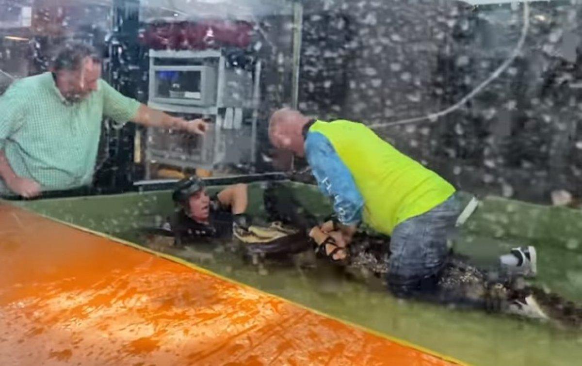 ABD'de bir timsah, çocukların gözü önünde terbiyecisinin elini ısırdı