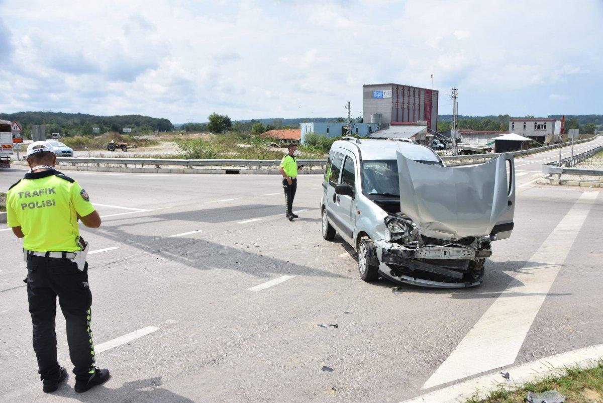 Sinop’ta 2 araç çarpıştı: 2 yaralı