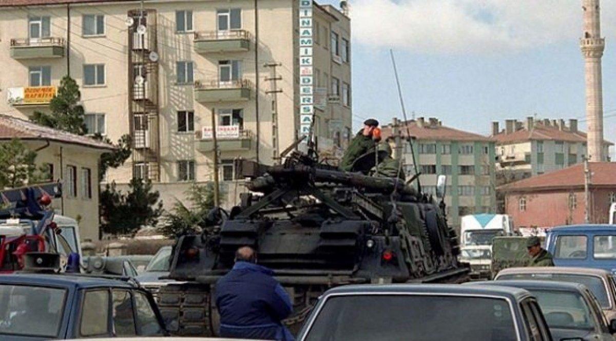 28 Şubat davasında cezası kesinleşen 14 emekli askerin rütbeleri sökülecek