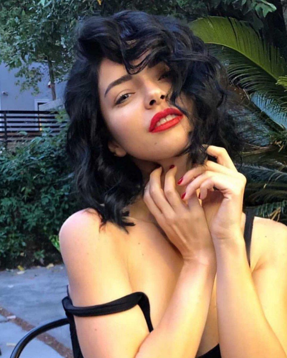 Merve Boluğur: Gecelere