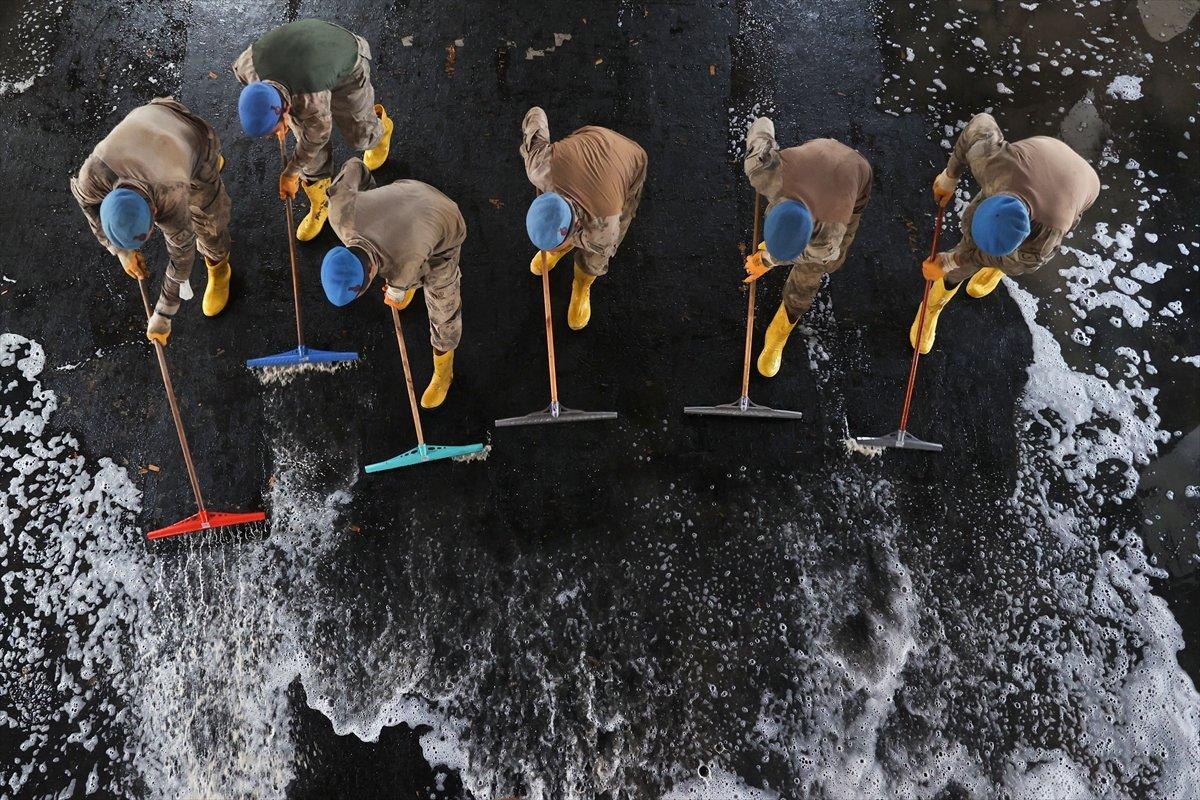 Kastamonu'da komandolar, camiyi su ve köpükle yıkadı