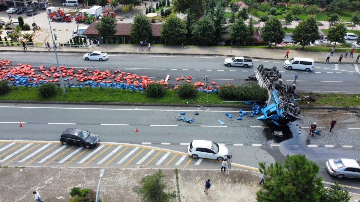 Trabzon'da lastiği patlayan tır cipe çarptı: 1 ölü, 3 yaralı