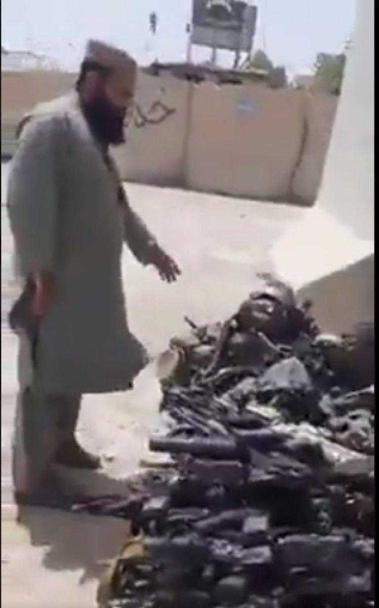 ABD'nin Afganistan'da bıraktığı askeri teçhizatlar tartışılıyor