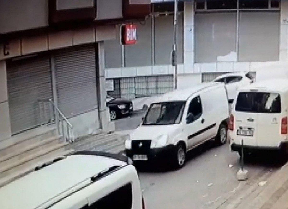 Sultangazi’de evine giren hırsızın arabası ile evine döndü