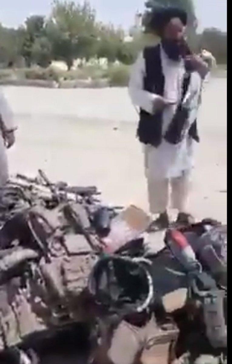 ABD'nin Afganistan'da bıraktığı askeri teçhizatlar tartışılıyor