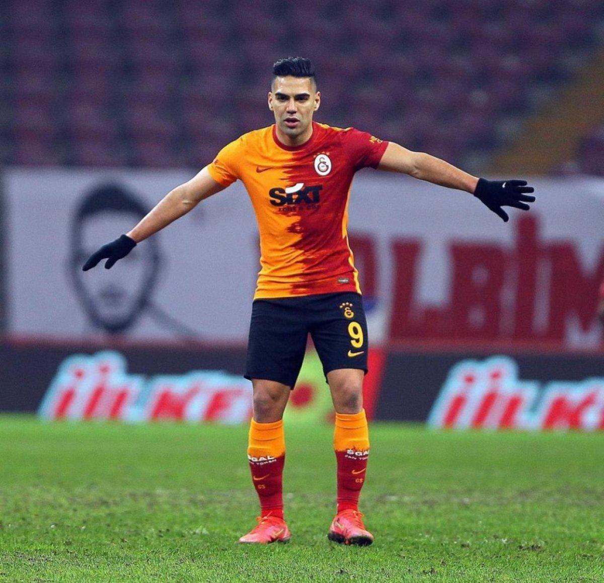 Radamel Falcao ayrılmıyor