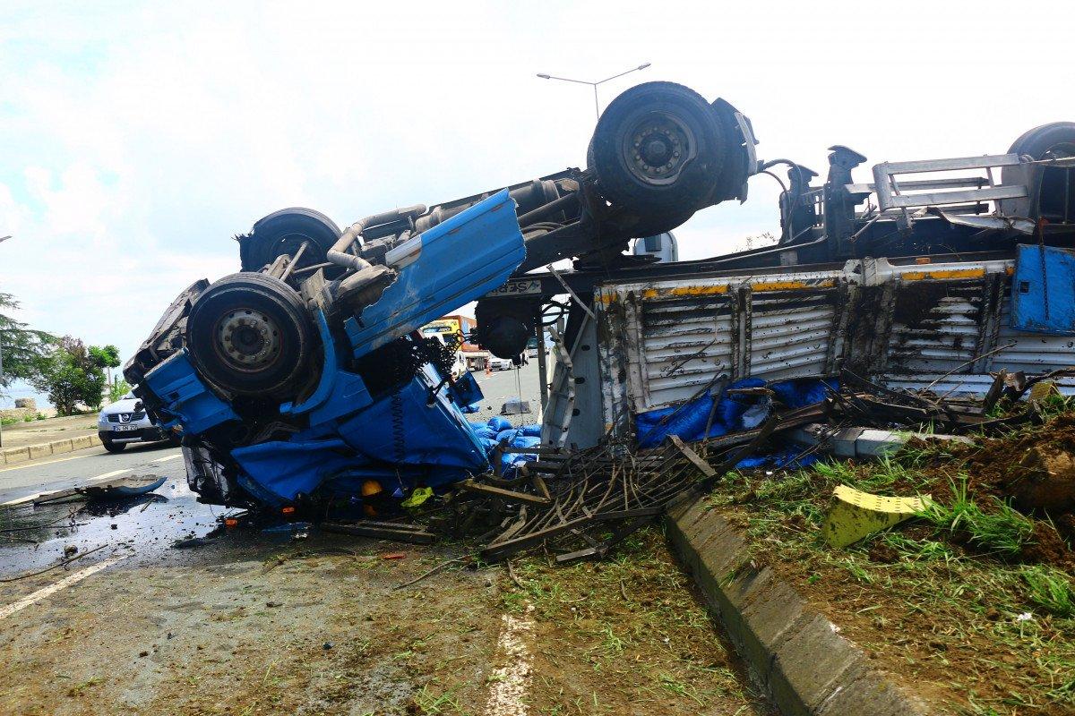 Trabzon'da lastiği patlayan tır cipe çarptı: 1 ölü, 3 yaralı
