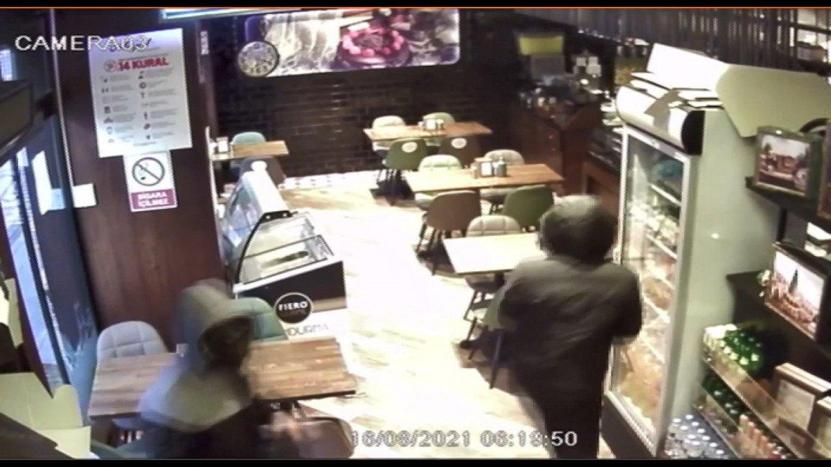 Kağıthane’de kasiyer, arkadaşlarına çalıştığı pastaneyi soydurdu