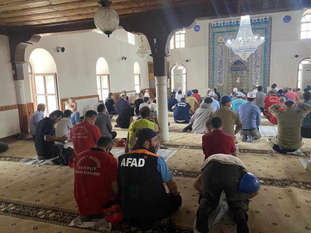 Kastamonu'da sel felaketi sonrası ilk cuma namazı kılındı