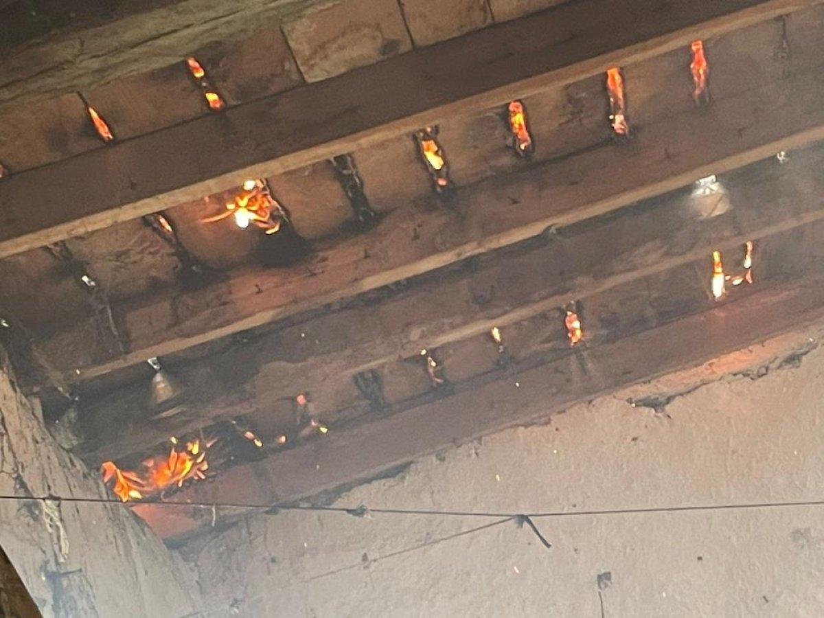 Bilecik'te 2 ev yanarak küle döndü