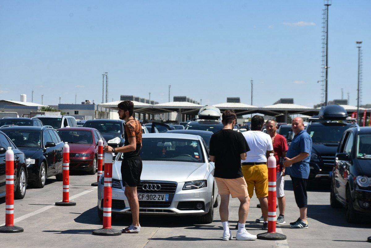 1,5 milyondan fazla gurbetçi tatilini Türkiye'de geçirdi