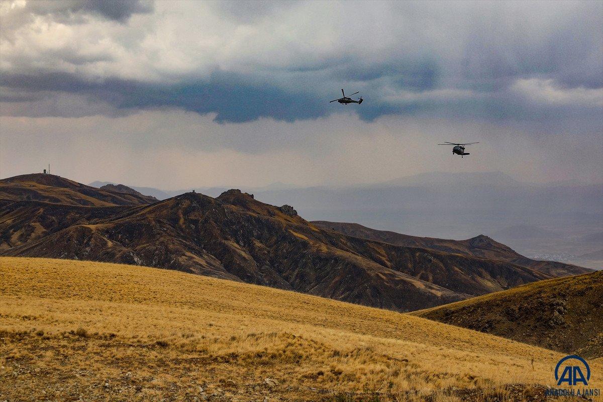 Türkiye-İran sırında duvar örme çalışmaları devam ediyor