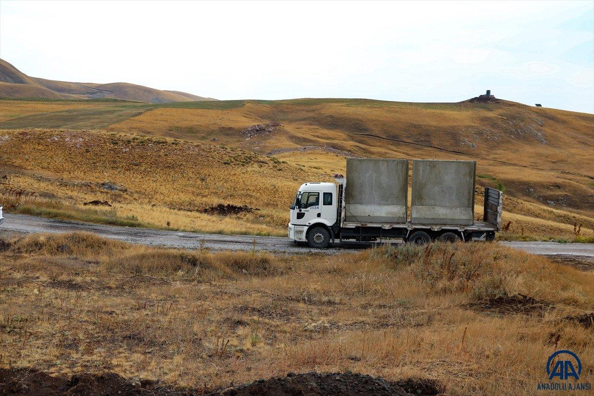 Türkiye-İran sırında duvar örme çalışmaları devam ediyor