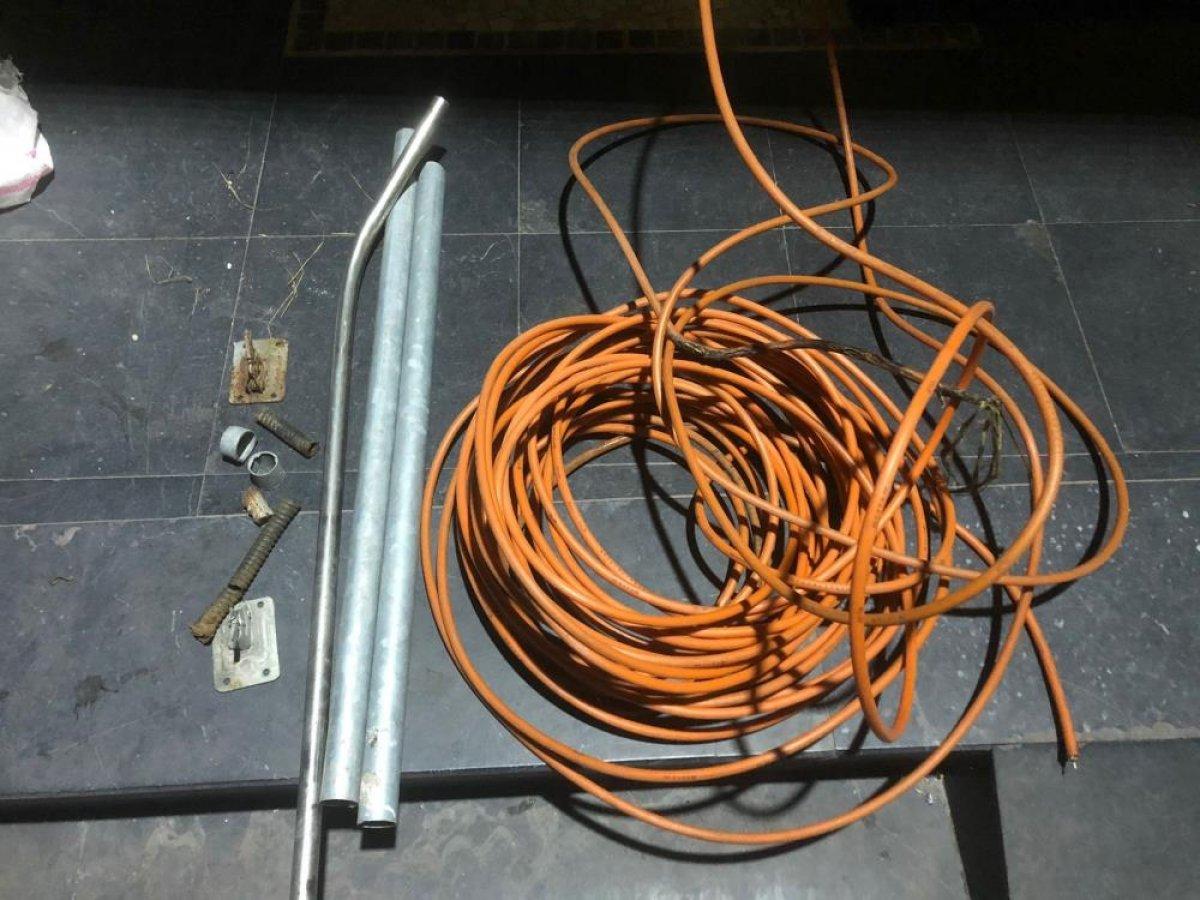 Kağıthane metrosuna intihar ihbarı için giden polis, hırsızı suçüstü yakaladı