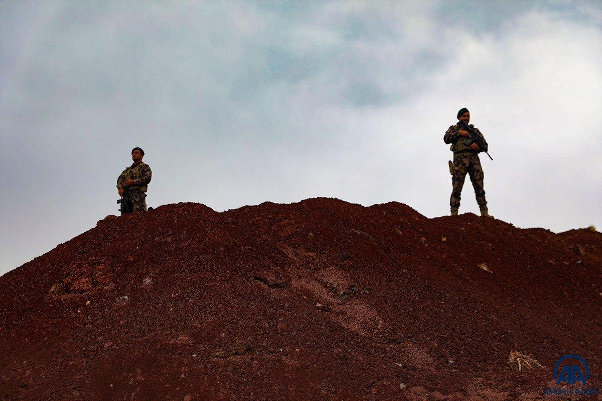 Türkiye-İran sırında duvar örme çalışmaları devam ediyor