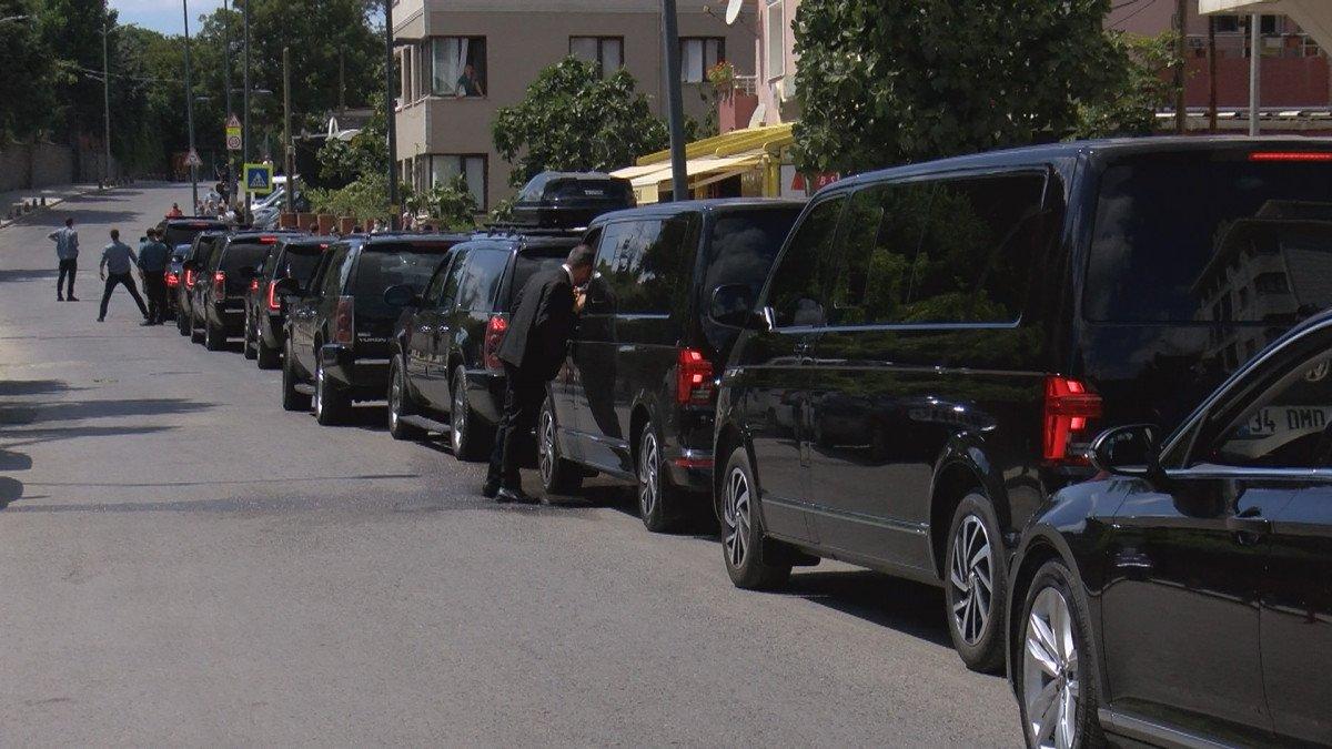 Cumhurbaşkanı Erdoğan vatandaşlarla sohbet etti, çocuklara oyuncak dağıttı