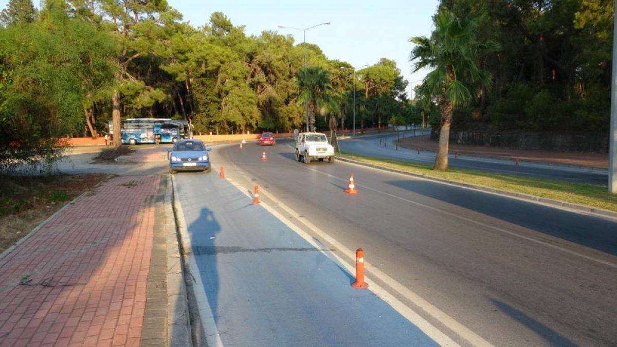 Antalya'da otomobil dereye uçtu