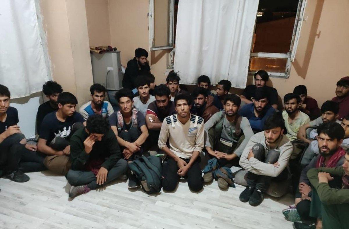 Van'da 4 katlı binada 78 kaçak göçmen yakalandı
