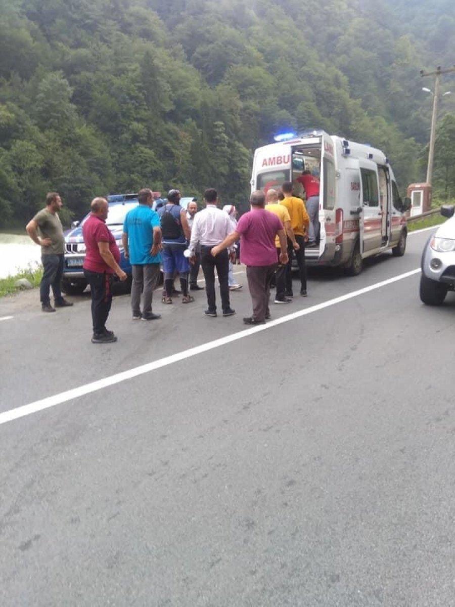 Rize'de rafting botundan düşen genç kız akıntıya kapıldı