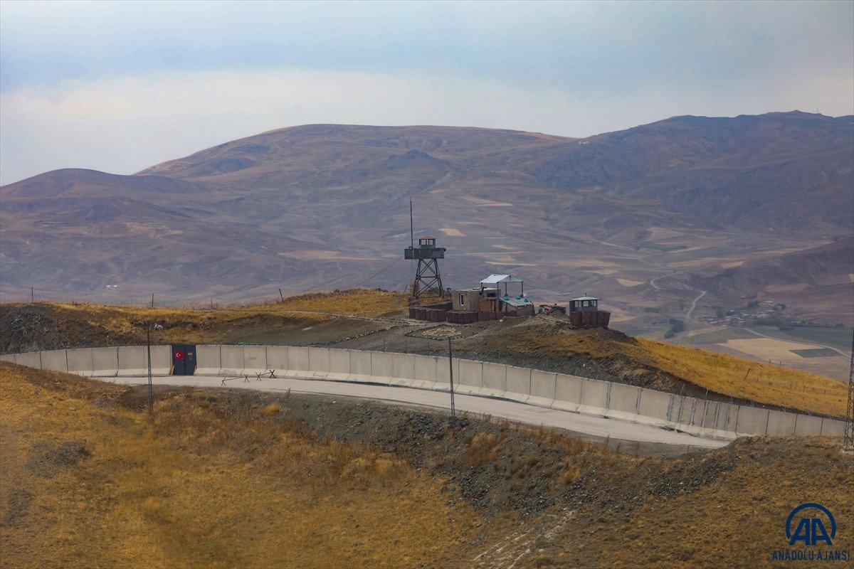 Türkiye-İran sırında duvar örme çalışmaları devam ediyor