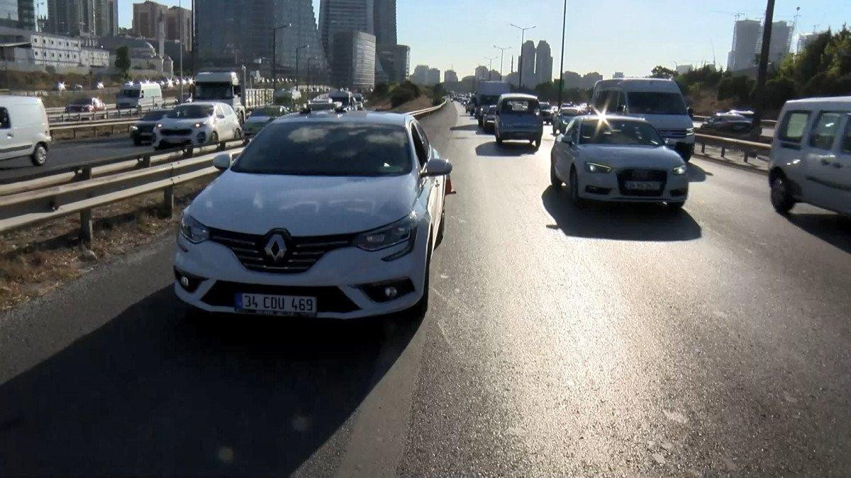 İstanbul'da çakar ve siren denetimleri: 1461 araç sürücüsüne ceza kesildi