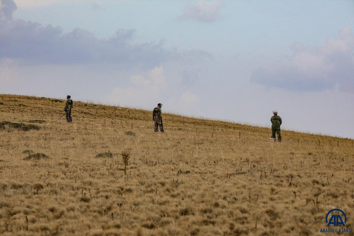 Türkiye-İran sırında duvar örme çalışmaları devam ediyor