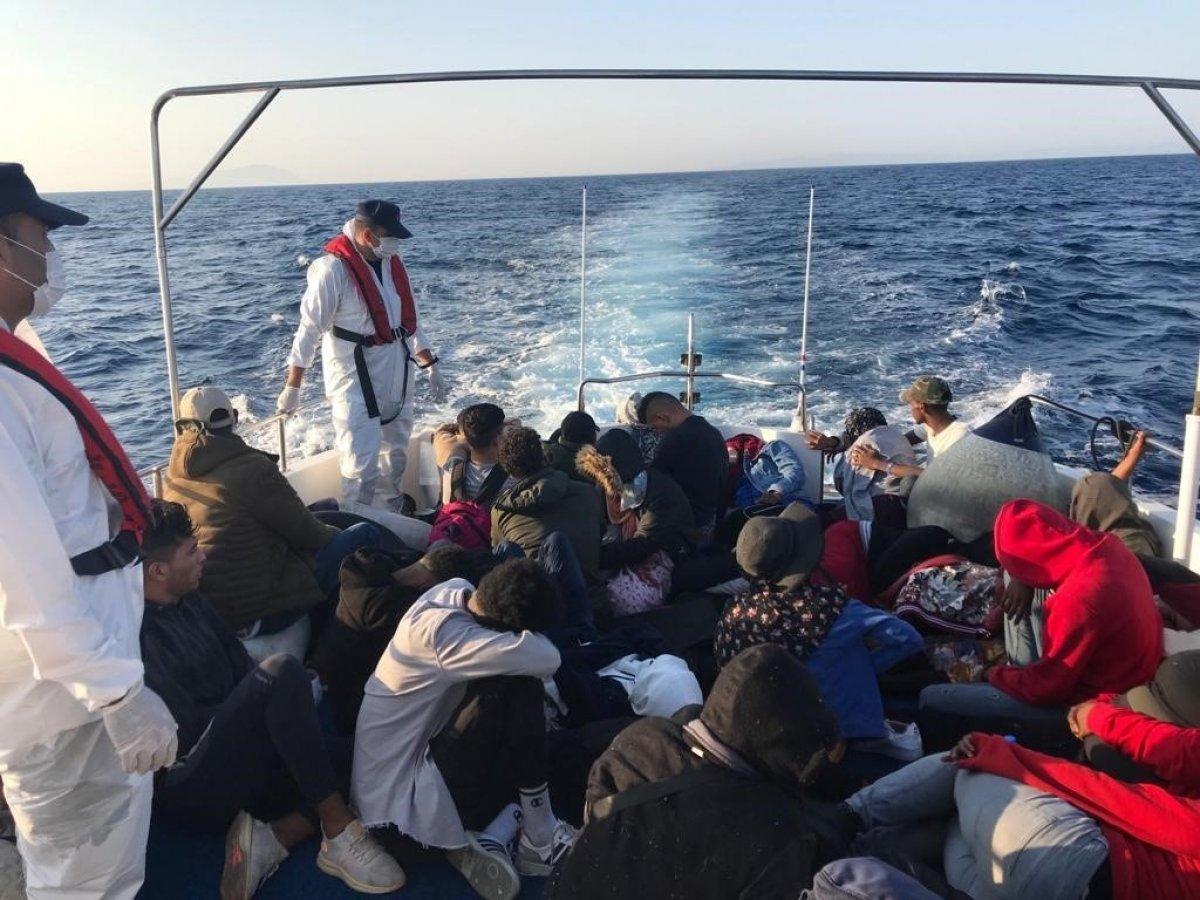 İzmir açıklarında 122 göçmen yakalandı