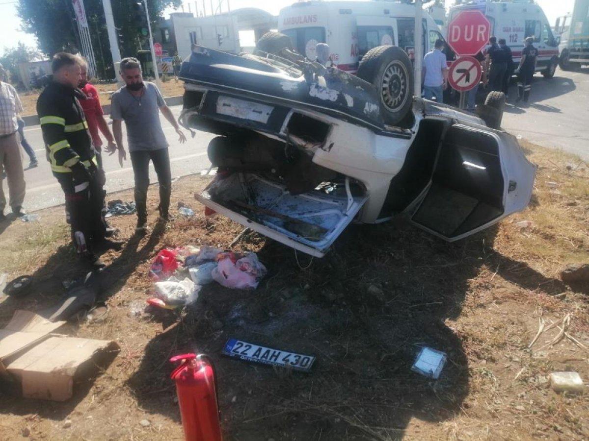 Kırklareli'nde kamyon ile otomobil çarpıştı: 3 yaralı