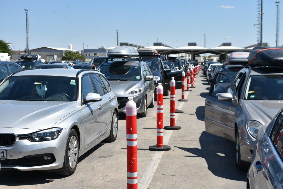 1,5 milyondan fazla gurbetçi tatilini Türkiye'de geçirdi