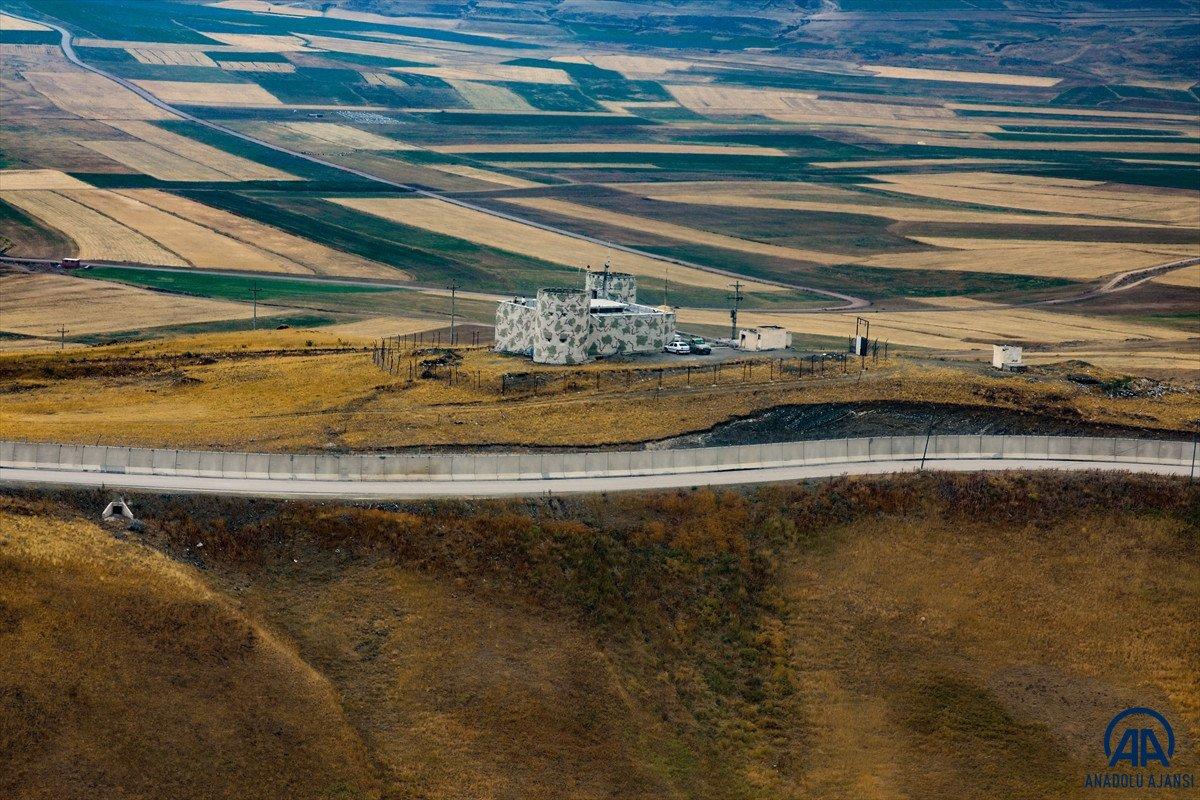 Türkiye-İran sırında duvar örme çalışmaları devam ediyor