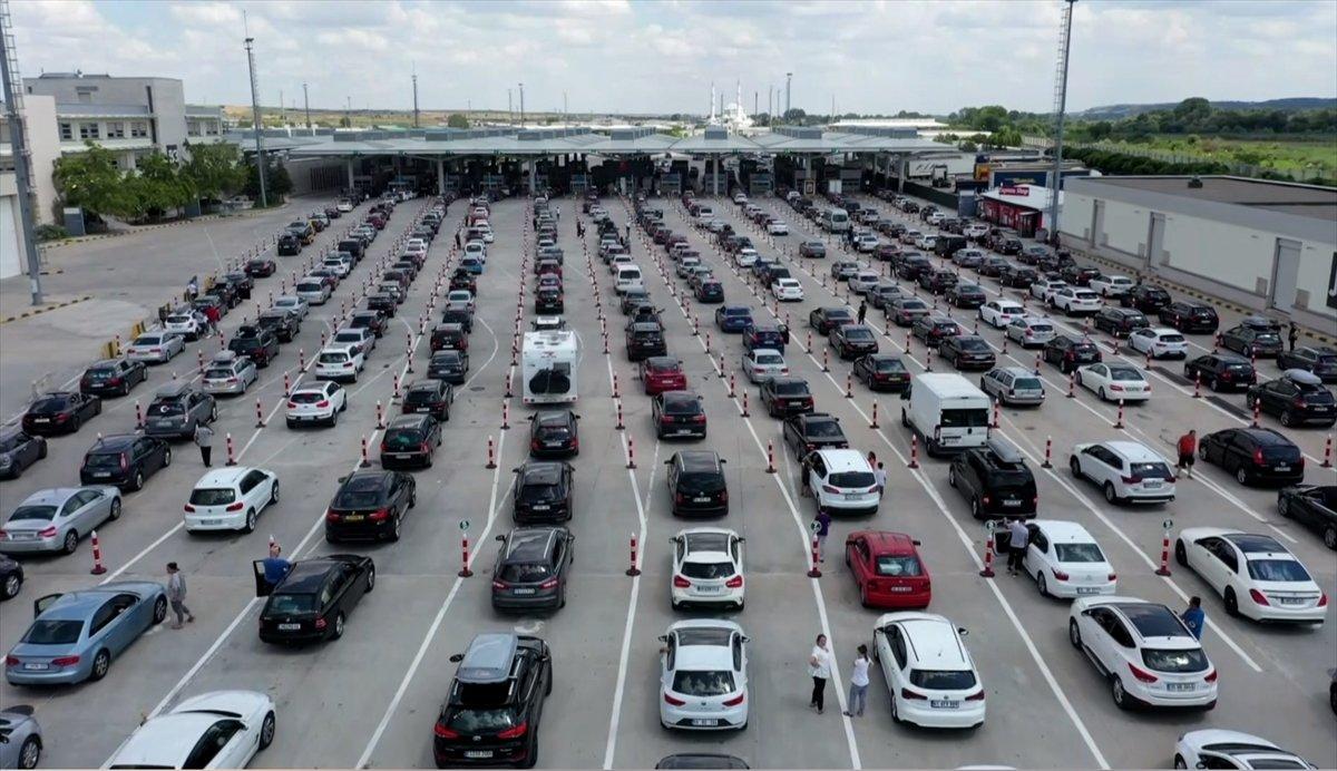 1,5 milyondan fazla gurbetçi tatilini Türkiye'de geçirdi