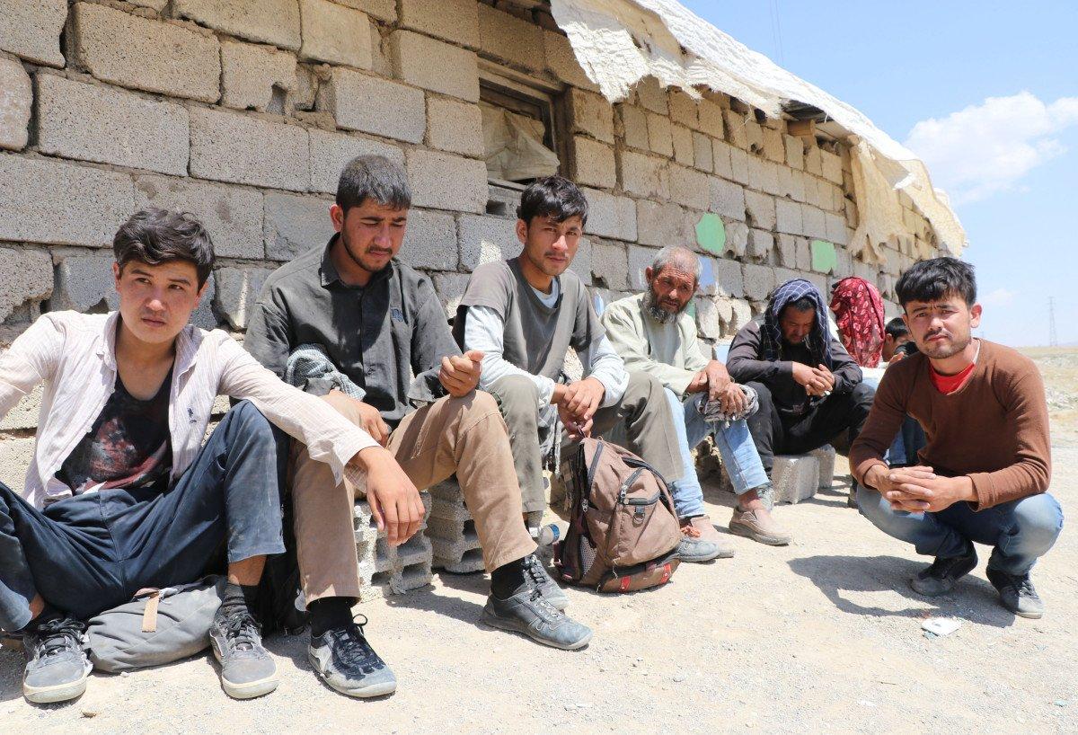 Afgan göçmenler zorlu yolculuğu anlattı