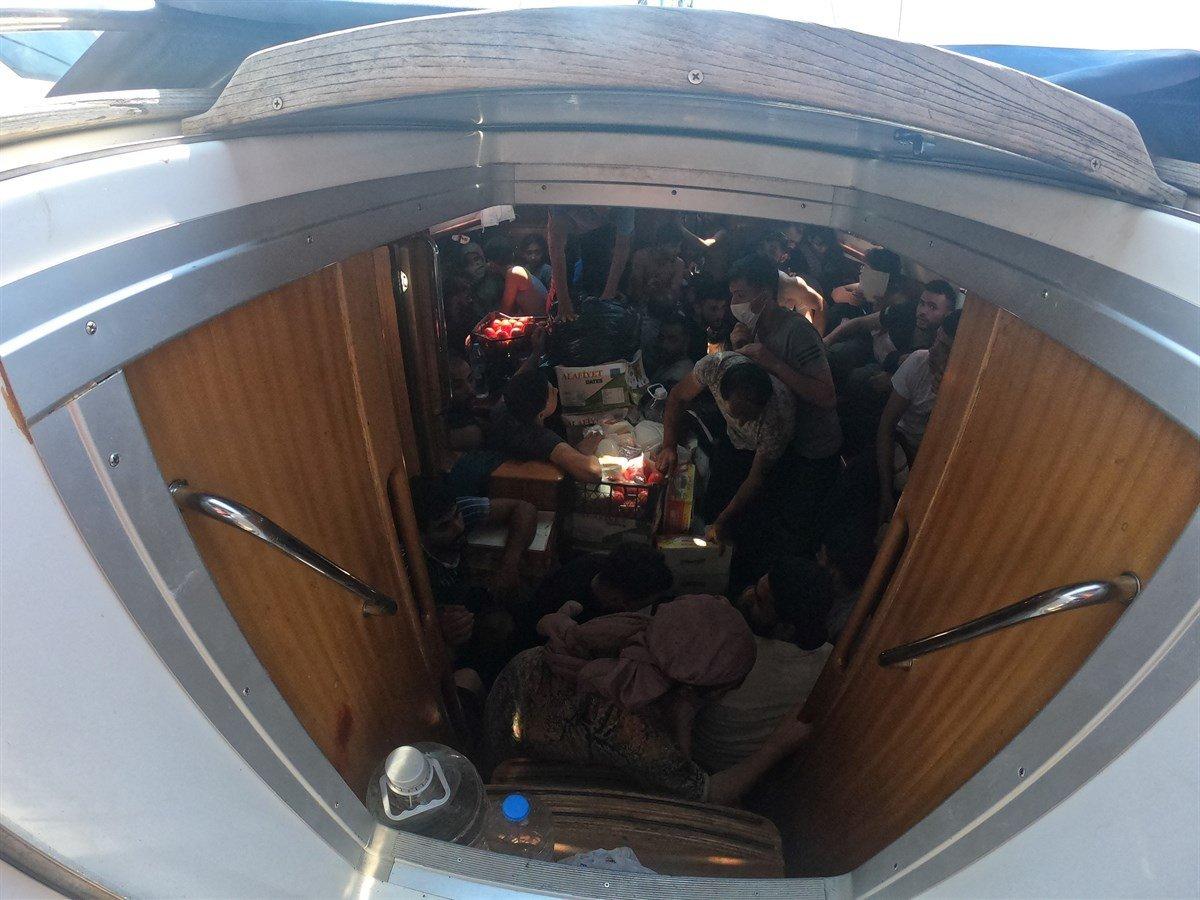 İzmir açıklarında 122 göçmen yakalandı