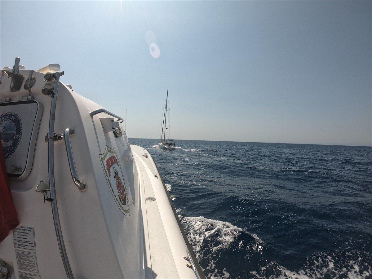 İzmir açıklarında 122 göçmen yakalandı