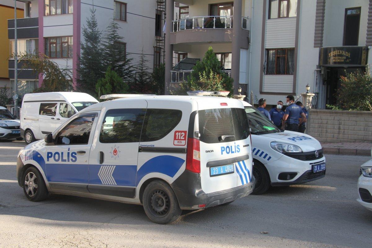 Elazığ'da silahını temizleyen doktor kazara kendini vurdu