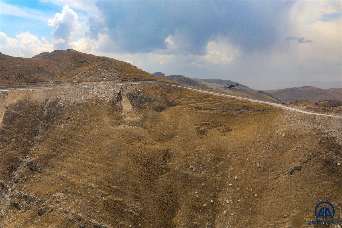 Türkiye-İran sırında duvar örme çalışmaları devam ediyor