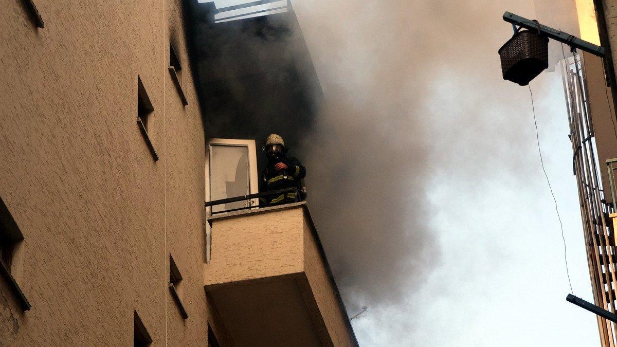 Antalya'da film izler gibi yangını seyrettiler