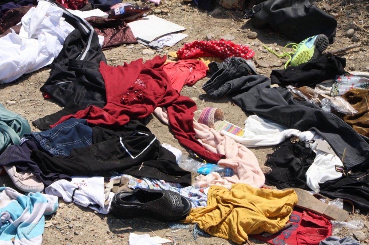 Manavgat'ta yardım için gönderilen kıyafetler dere kenarına atıldı