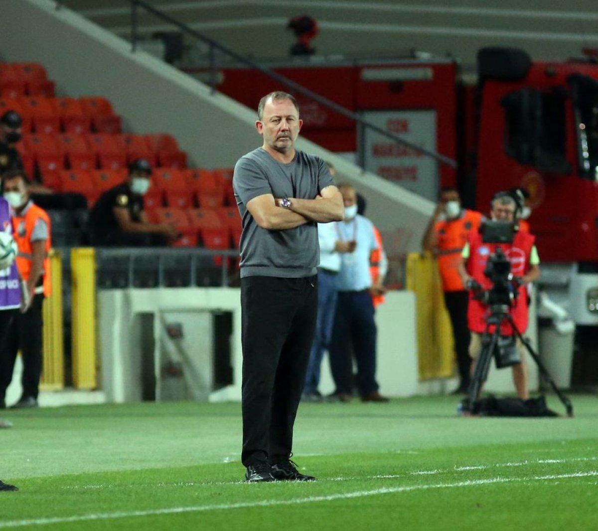 Sergen Yalçın: Madem oynattırmayacaksın neden aldırıyorsun