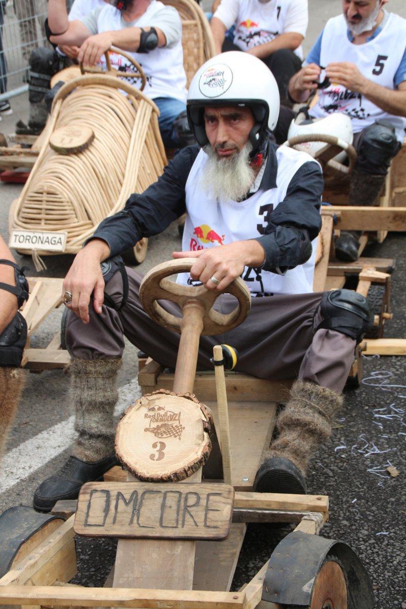 Rize’de ‘Formulaz’ yarışında tahta arabalar kıyasıya mücadele etti