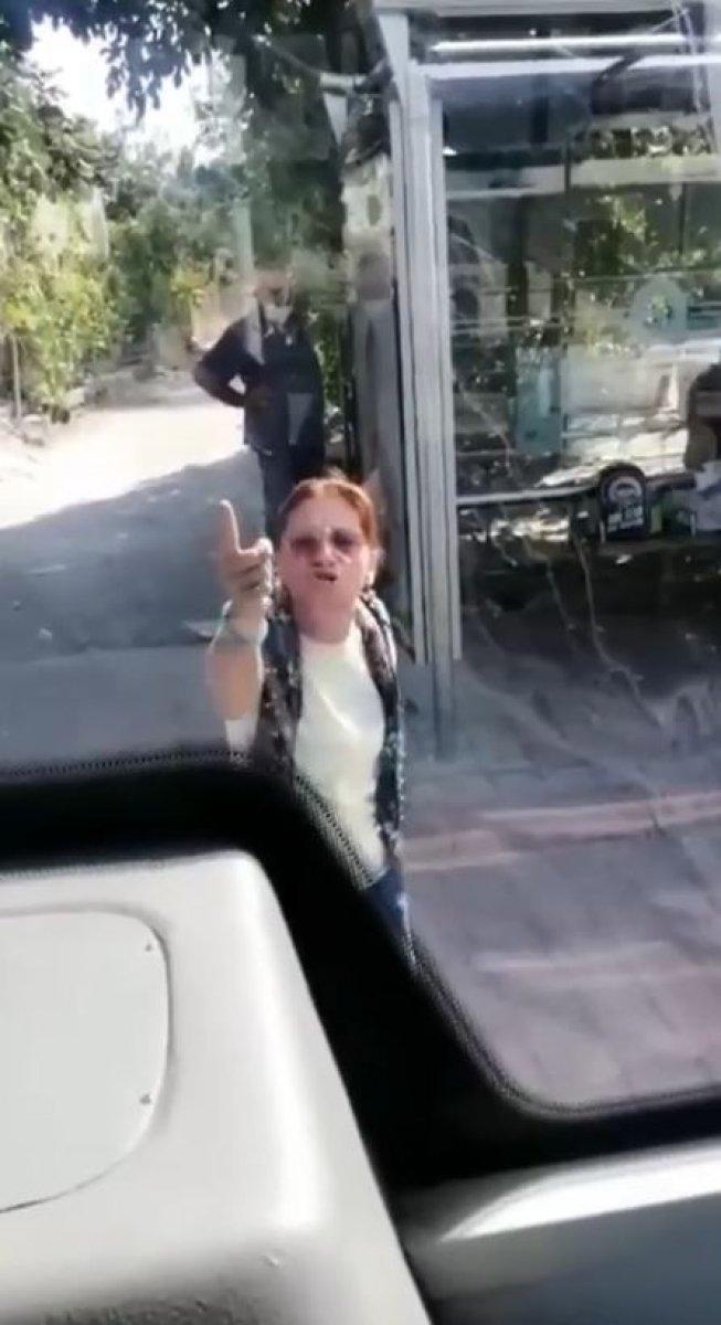 Antalya’da otobüste maske takmayı reddeden kadın olay çıkardı