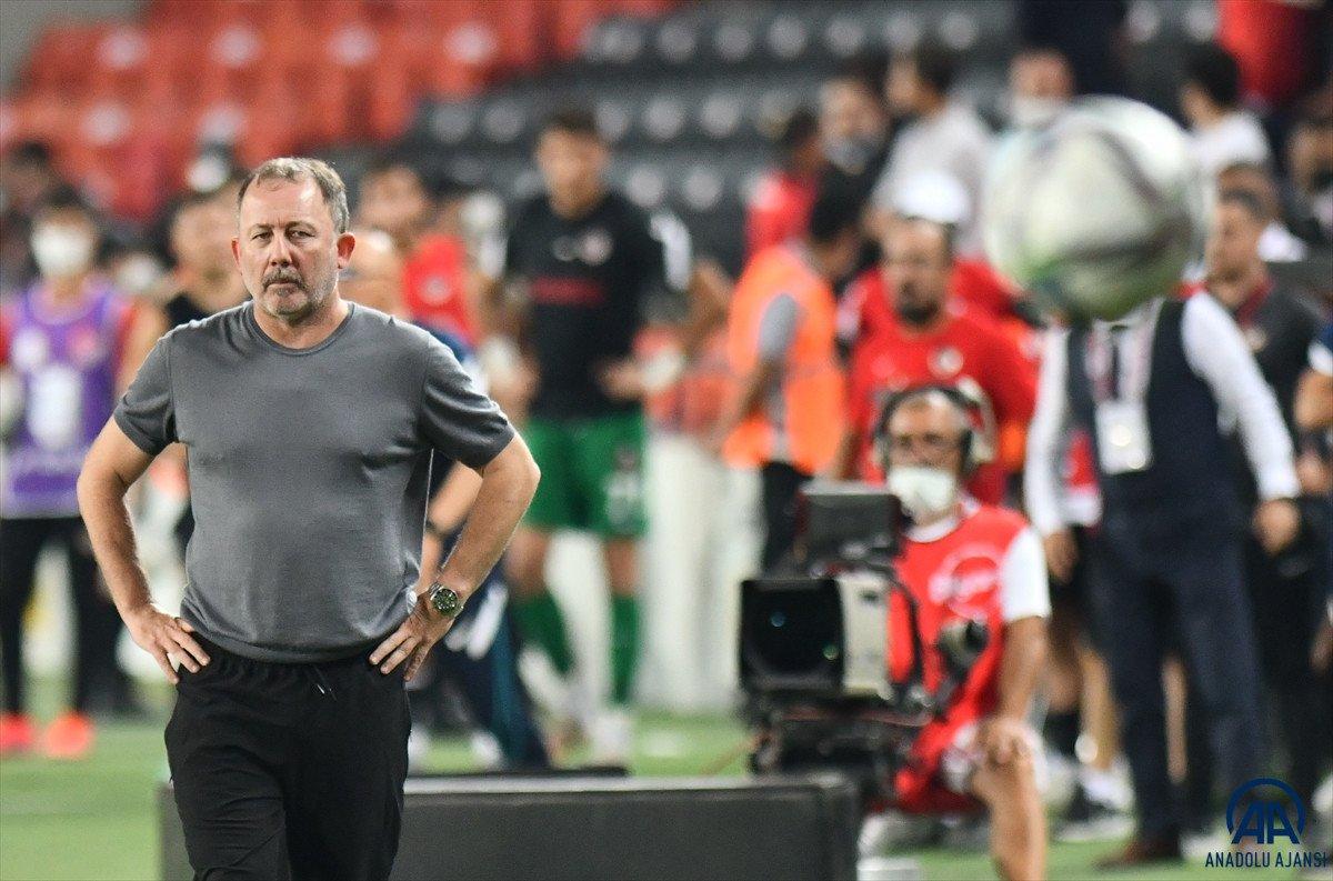 Sergen Yalçın: Madem oynattırmayacaksın neden aldırıyorsun