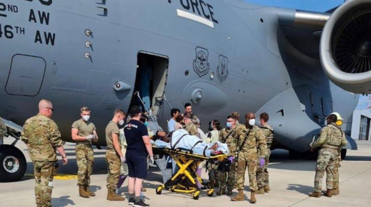 Tahliye edilen Afgan anne, ABD uçağında doğum yaptı