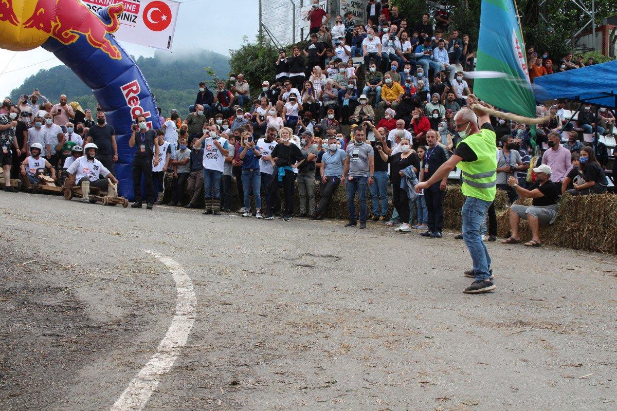 Rize’de ‘Formulaz’ yarışında tahta arabalar kıyasıya mücadele etti