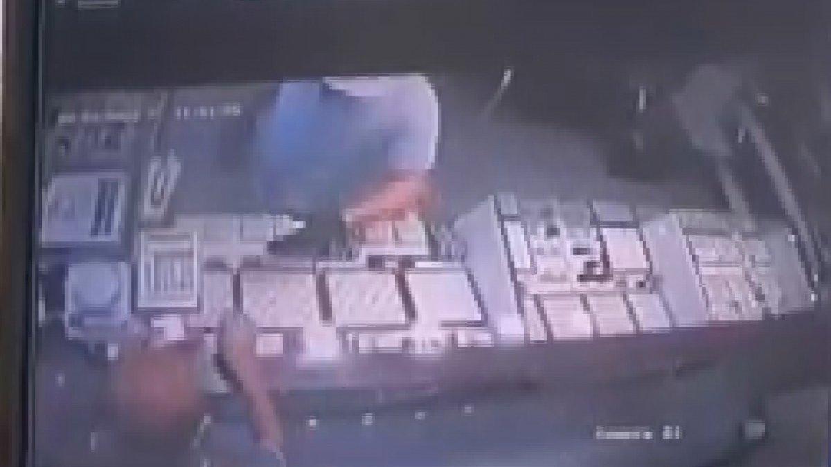 Kocaeli'de kuyumcuyu darbedip soydu