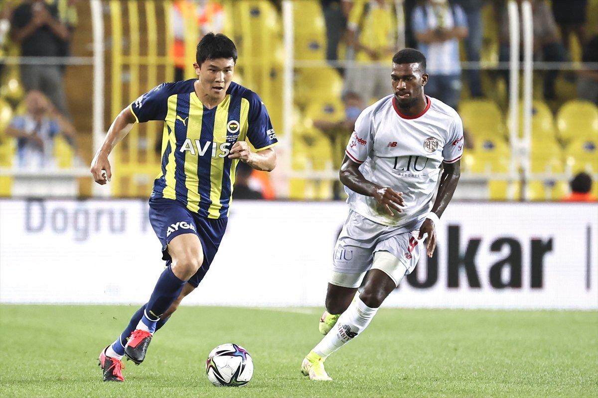 Fenerbahçe evinde Antalyaspor'u 2 golle geçti