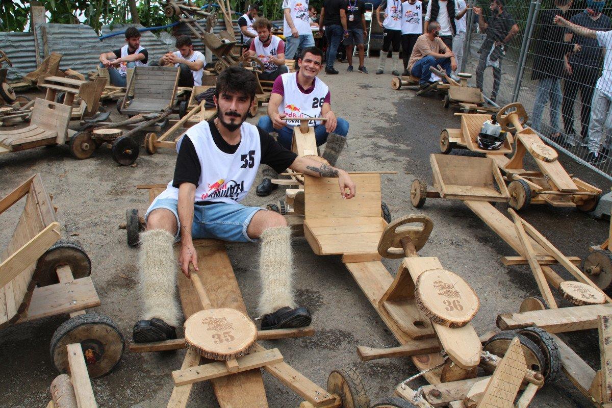 Rize’de ‘Formulaz’ yarışında tahta arabalar kıyasıya mücadele etti