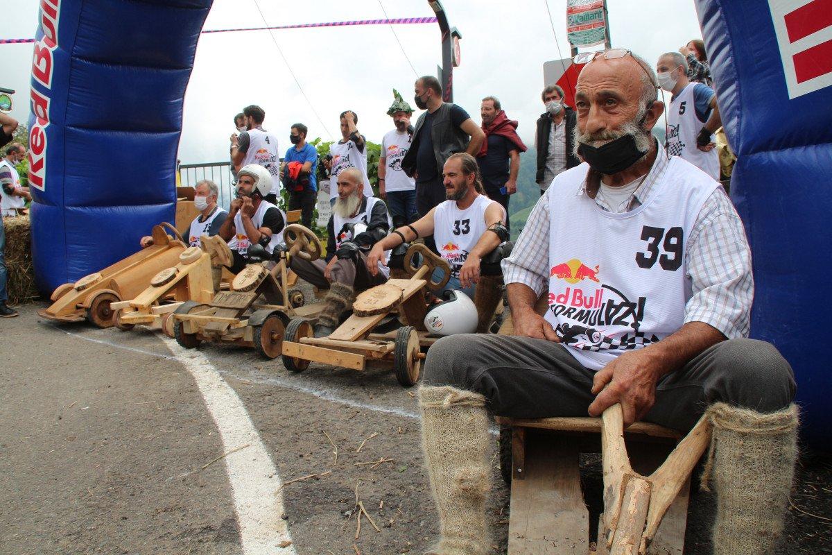 Rize’de ‘Formulaz’ yarışında tahta arabalar kıyasıya mücadele etti